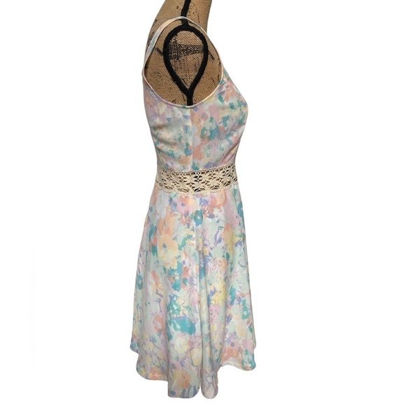 Eight Sixty Crochet Cutout Pastel Floral Sleeveless Mini Dress Women’s Medium - Picture 3 of 14